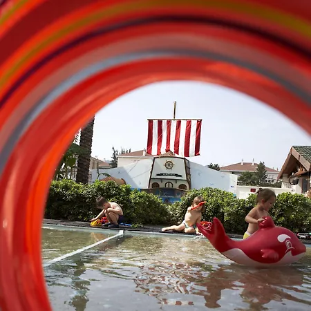 Club Anastasia - Family מרמריס