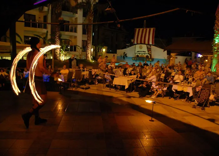 מלון דירות Club Anastasia - Family 3*